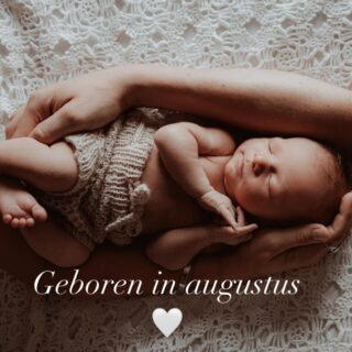 • Geboren in augustus• 

Jongens: Nico, Vince, Lucas, Finn, Viko, Nathaniel, Dies, Bodi, Roef en Flint, Jent, Lux, Melle, Gust, Jaivey en Rai.
 
Meisjes: Coco, Leida, Tess, Sofie, Fien, Amara, Yasmine, Liyana, Fenna, Vihana, Isa, Mae, Celeste, Juul, Lina, Juli en Lilly, Jorgina en Eef. 

.
.
.
.
.
#geboreninaugustus #bevalling #welkombaby #geboreninveldhoven #puurverloskunde #puurverloskundeveldhoven #geboorte #verloskunde #baby #augustusbaby #zomerbaby